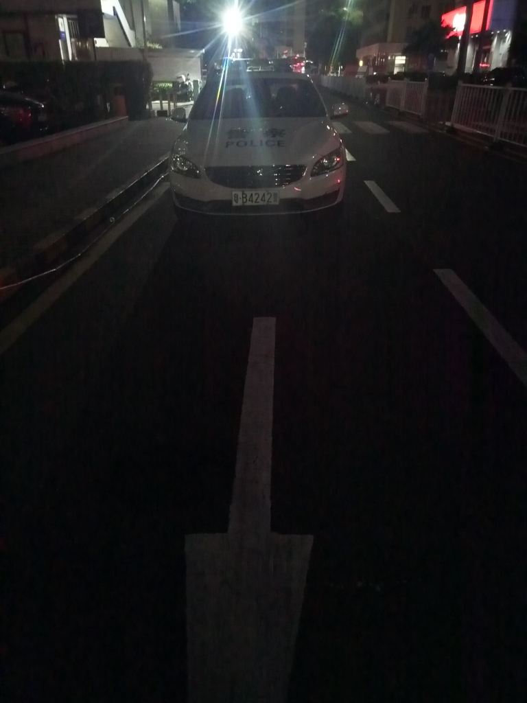 警车2.jpg