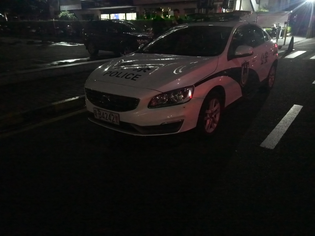 警车4.jpg