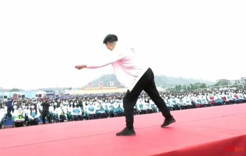 高三学生抓鱼解压(高三学生抓鱼解压77) 高三学生抓鱼解压(高三学生抓鱼解压77)