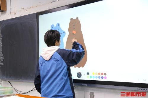 高三学生抓鱼解压