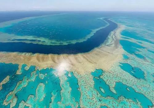 世界上最深的海沟位于