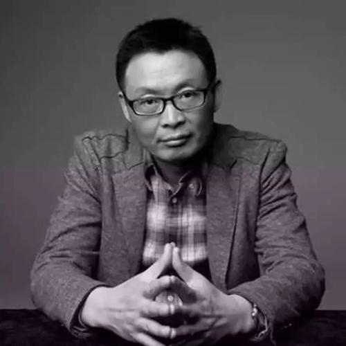 著名小说家