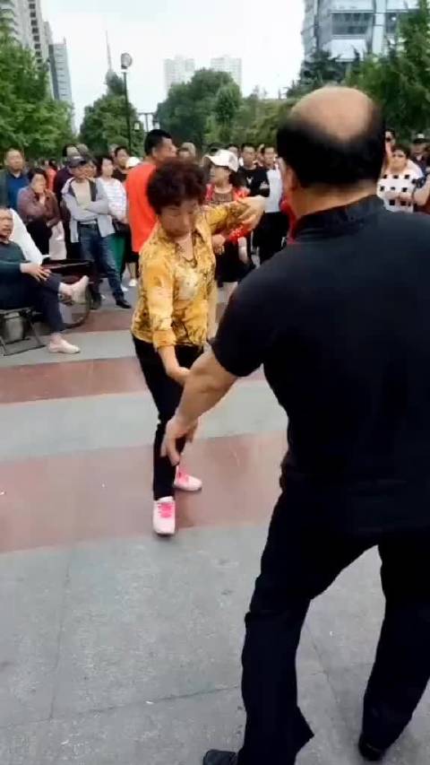 一等贵妇(贵妇膏价格多少一瓶) 一等贵妇(贵妇膏价格多少一瓶)