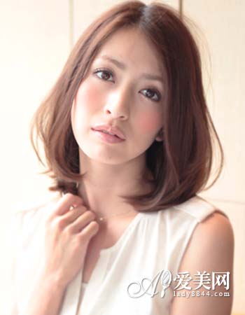 圆脸女生适合发型