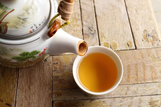 吃什么食物能解酒?蜂蜜、浓茶都无效!这3个方法才真正有用