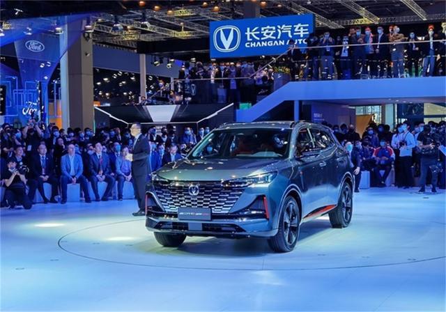 五菱最新SUV曝光!预计不到10万搭悬浮中控 要存好钱了
