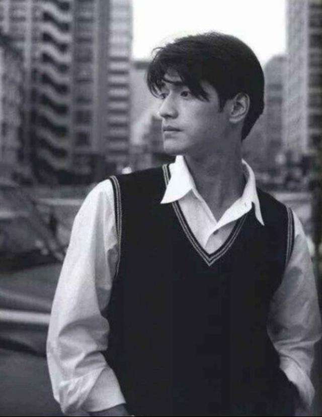 8090年代的香港十大荧幕男神，总有一个小哥哥让你心动