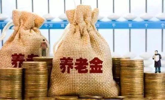 户籍不在上海,退休后能在上海领养老金吗?