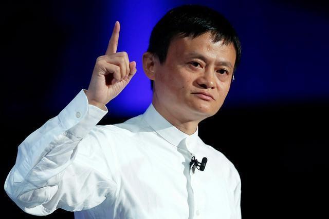 “福布斯榜首”易烊千玺:农村娃逆袭成顶流,身价过亿成资本宠儿