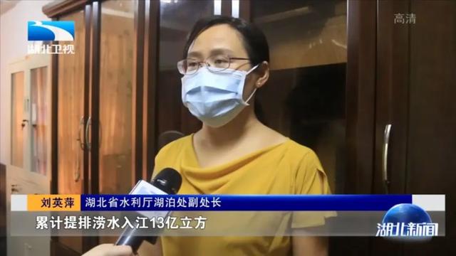 湖北一地暴雨袭城！女司机被困车内，交警砸窗救人
