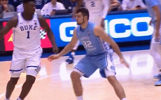 准NBA明星球员一脚踩爆耐克球鞋,引发价值10亿美元惨案