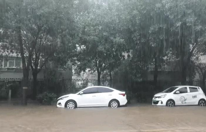 暴雨红色预警继续!强降雨中心北移,河南这些地方注意防范
