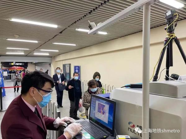 乘地铁的小伙伴们,请正确佩戴口罩,安全出行