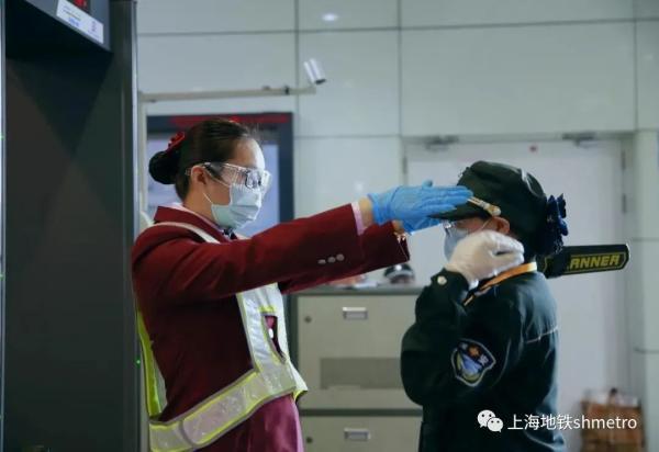 乘地铁的小伙伴们,请正确佩戴口罩,安全出行
