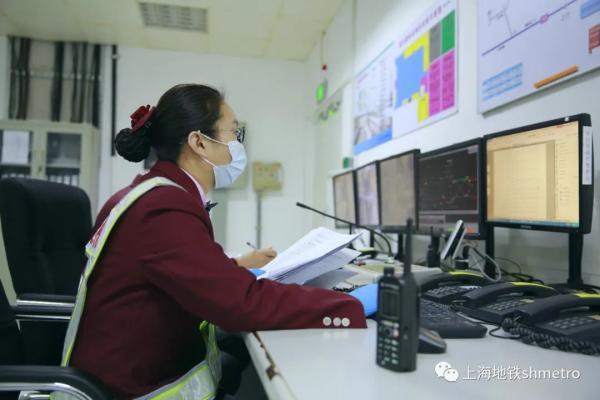 乘地铁的小伙伴们,请正确佩戴口罩,安全出行