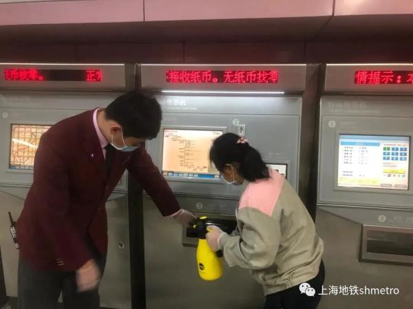 乘地铁的小伙伴们,请正确佩戴口罩,安全出行