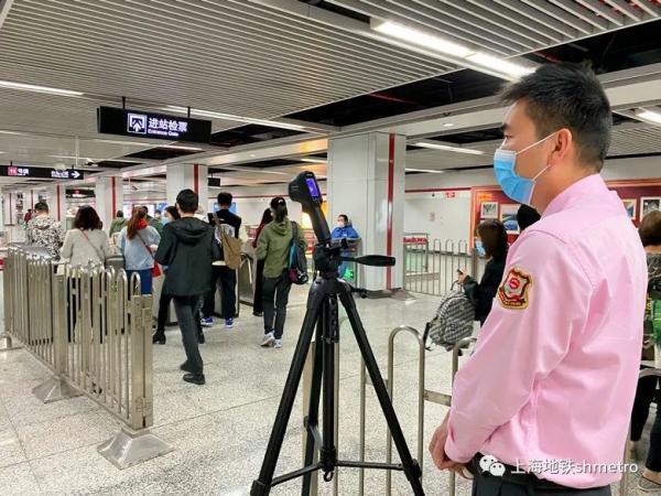 乘地铁的小伙伴们,请正确佩戴口罩,安全出行