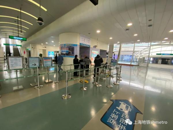 乘地铁的小伙伴们,请正确佩戴口罩,安全出行