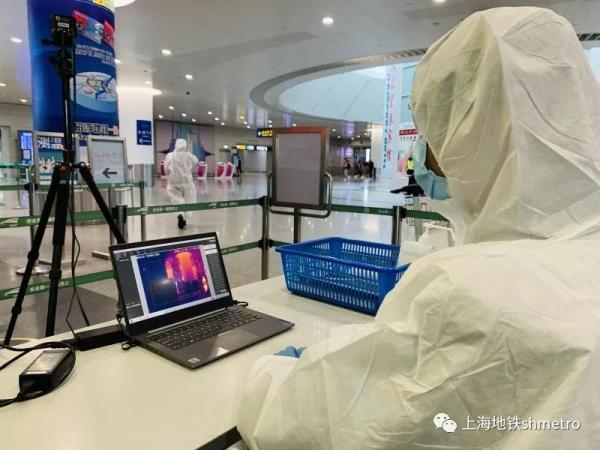乘地铁的小伙伴们,请正确佩戴口罩,安全出行