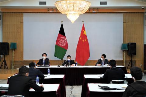中国驻阿富汗大使王愚向阿主流媒体全面介绍中国的发展进步