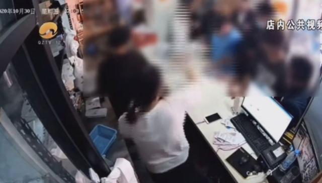 外卖小哥怒砸外卖(投诉外卖小哥遭报复) 外卖小哥怒砸外卖(投诉外卖小哥遭报复)