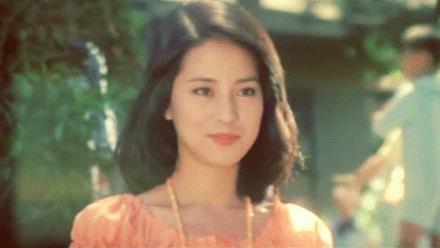她曾和林青霞齐名,蒋经国八台警车开道请她喝茶,最美在温柔坚韧