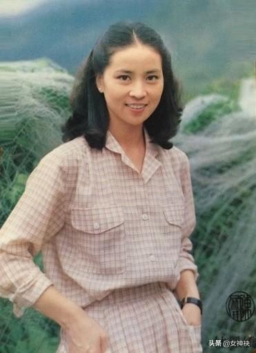 她曾和林青霞齐名,蒋经国八台警车开道请她喝茶,最美在温柔坚韧