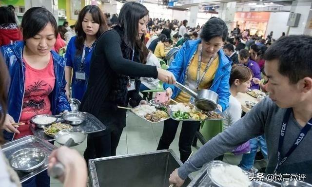 员工带饭热饭,老板发话,不努力工作