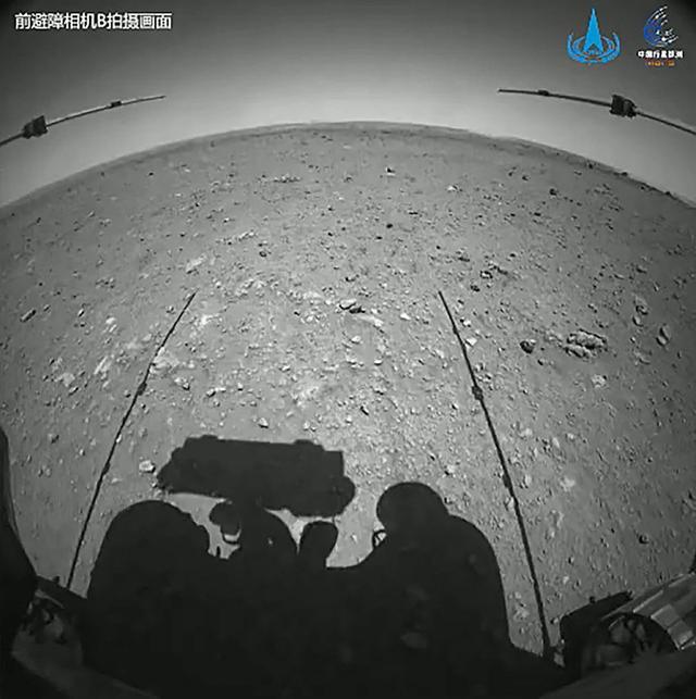 祝融号成功驶上火星地表!3天才能走10米,为什么这么慢?