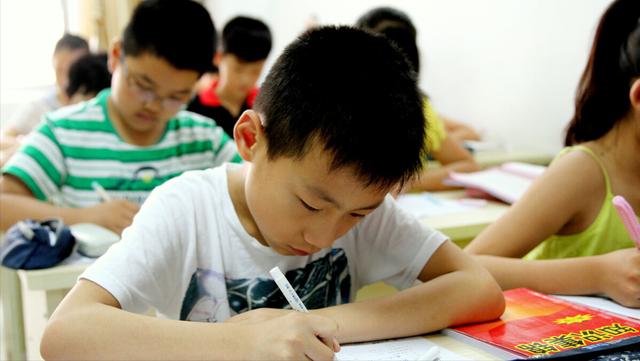 教育厅发文,禁止义务教育阶段的语数外补课行为,补习班再受重创