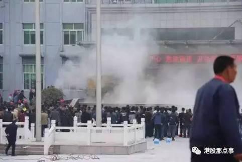 烟雾弹、高压水枪、鸡蛋……除投毒,A股历史上还有这些内斗大戏