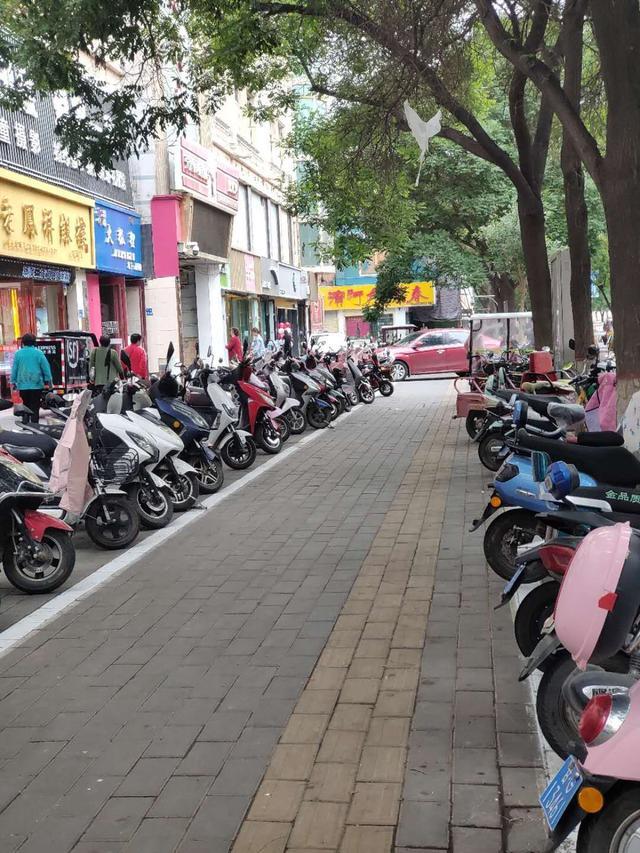 电瓶车行驶中爆燃(电动车在什么情况下会爆炸自燃-) 电瓶车行驶中爆燃(电动车在什么情况下会爆炸自燃-)