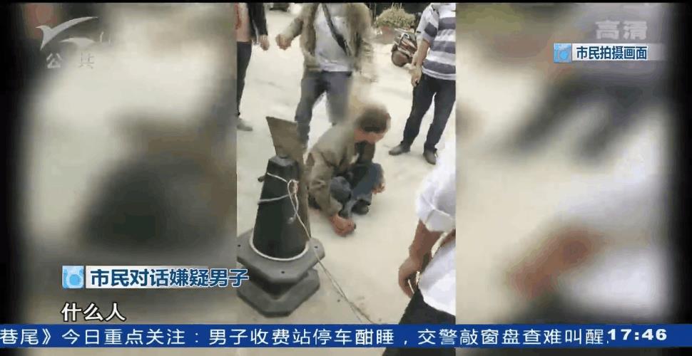 男子当街持刀行凶，捅了肚子又割喉，实在残忍