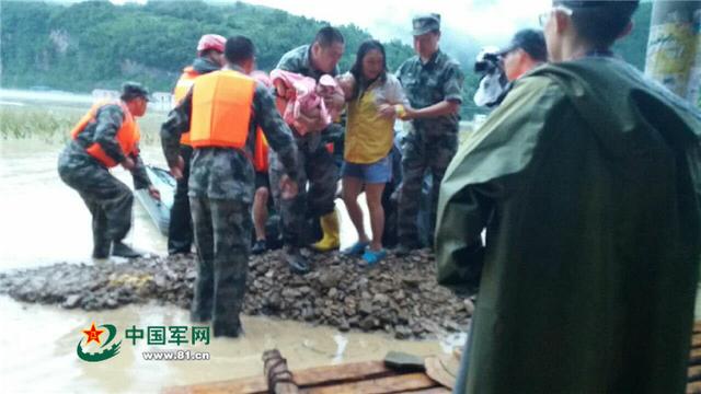 宜昌特大山洪:200余人失联 官兵连夜打通救援通道