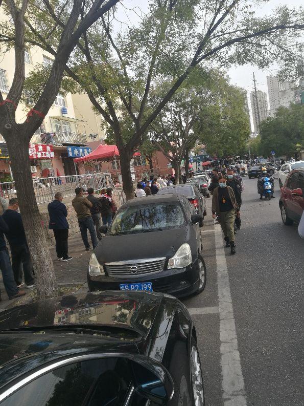 做核酸检测,嘴唇被监测者手套碰了