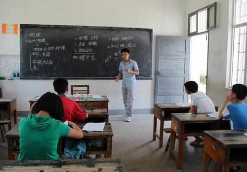 初中生被家长送培训机构后,带警察查抄补习班,强扭的瓜终究不甜