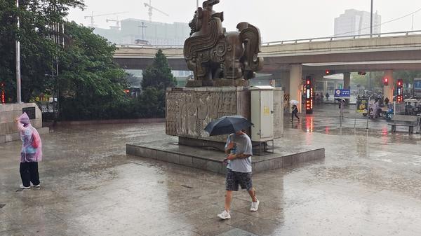 大雨加入晚高峰 未来1小时降雨覆盖郑州 明日凌晨2时结束
