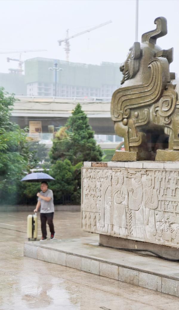 大雨加入晚高峰 未来1小时降雨覆盖郑州 明日凌晨2时结束