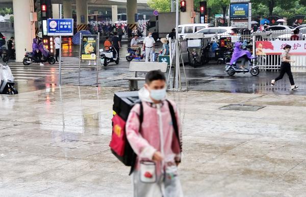 大雨加入晚高峰 未来1小时降雨覆盖郑州 明日凌晨2时结束