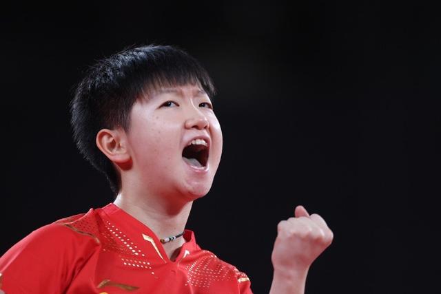 解气、痛快、又过瘾!孙颖莎4-0虐哭伊藤美诚,与陈梦争夺金牌