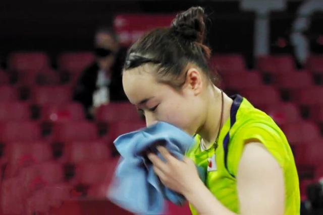 解气、痛快、又过瘾!孙颖莎4-0虐哭伊藤美诚,与陈梦争夺金牌