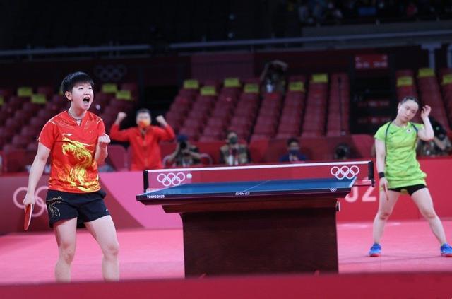 解气、痛快、又过瘾!孙颖莎4-0虐哭伊藤美诚,与陈梦争夺金牌