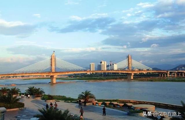 汉中这座大桥,承载了多少别样的城市记忆?