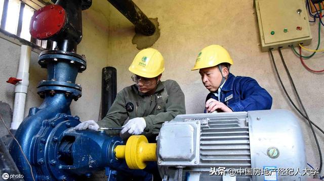 住电梯房的人注意!被困在电梯里怎么自救?一定要学会“护身符”