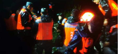 河南多地暴雨,子弟兵已出动奔赴救援一线!河南挺住