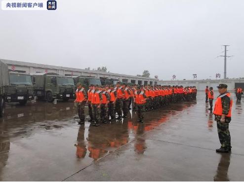 河南多地暴雨,子弟兵已出动奔赴救援一线!河南挺住