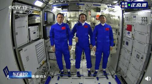57岁聂海胜悄悄把白发染黑:从放牛娃到航天英雄,只要坚持,梦想终将抵达