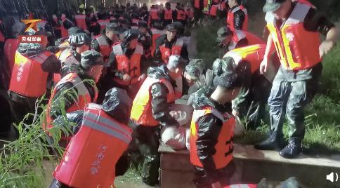 郑州特大暴雨千年一遇!地铁多人被困车厢、积水齐胸,最新进展