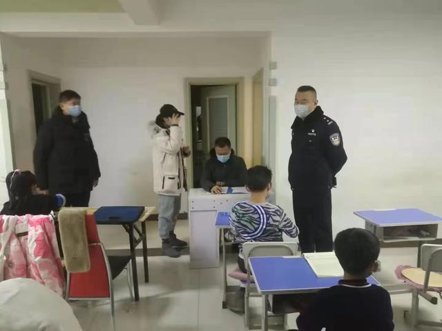 红山区公安分局治安管理大队取缔一非法培训机构