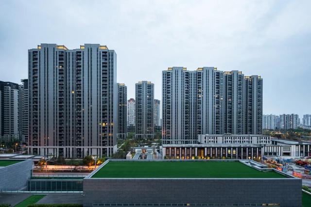 直降500万,还是卖不掉!学区房惨烈杀价,有人宁愿放弃200万定金,也拒做“接盘侠”